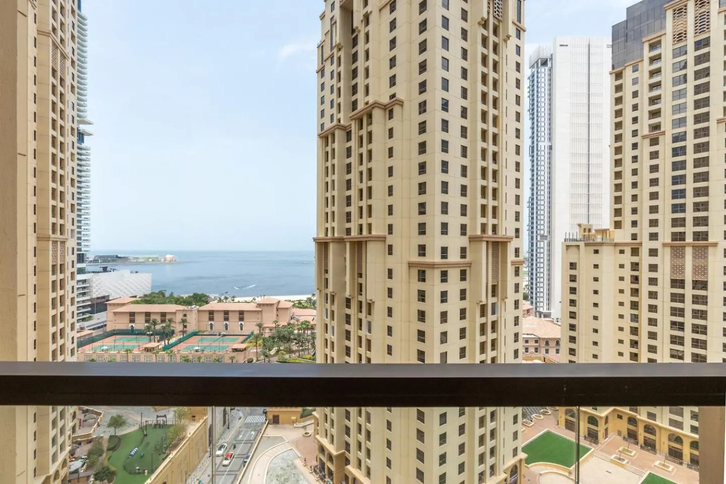1-Br Stunning Sea View Beachfront Jbr Дубай Апартаменты